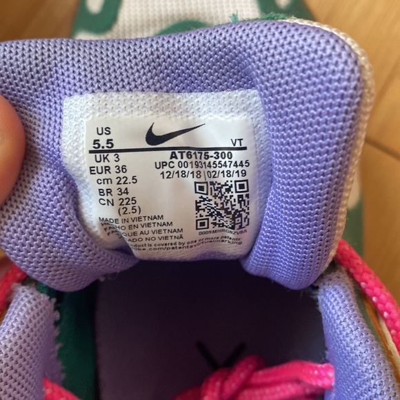 woman’s size 5.5 Air Max Sneaker - Picture 5 of 6